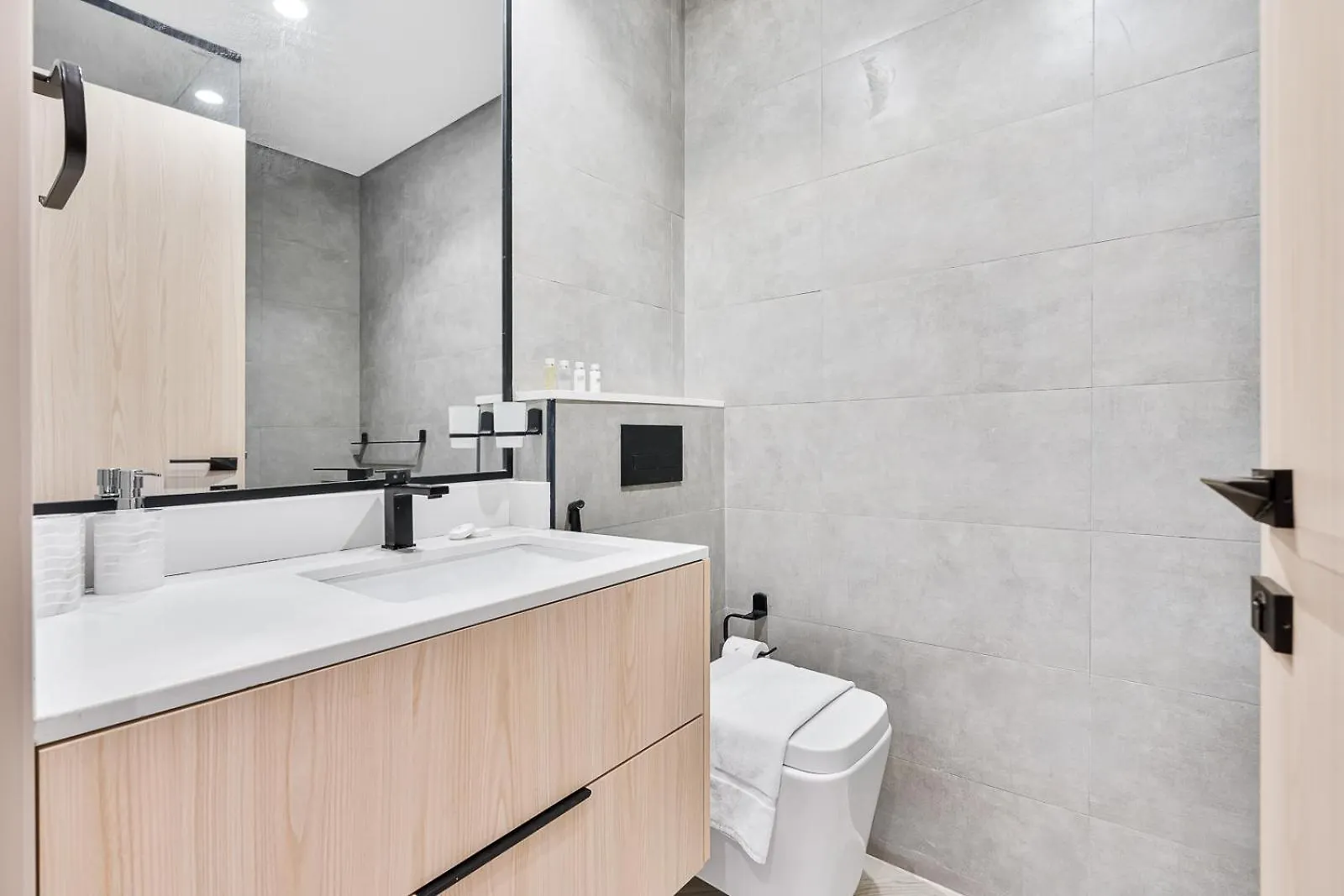 Stylish Studio Apt With Pool, Bbq Area & Playground Dubai