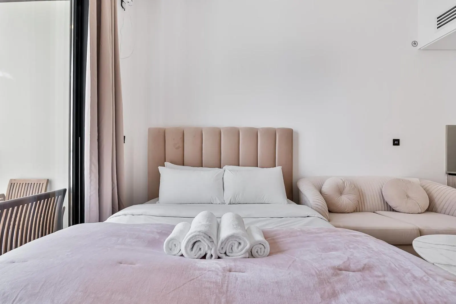 Stylish Studio Apt With Pool, Bbq Area & Playground Dubai 0*,