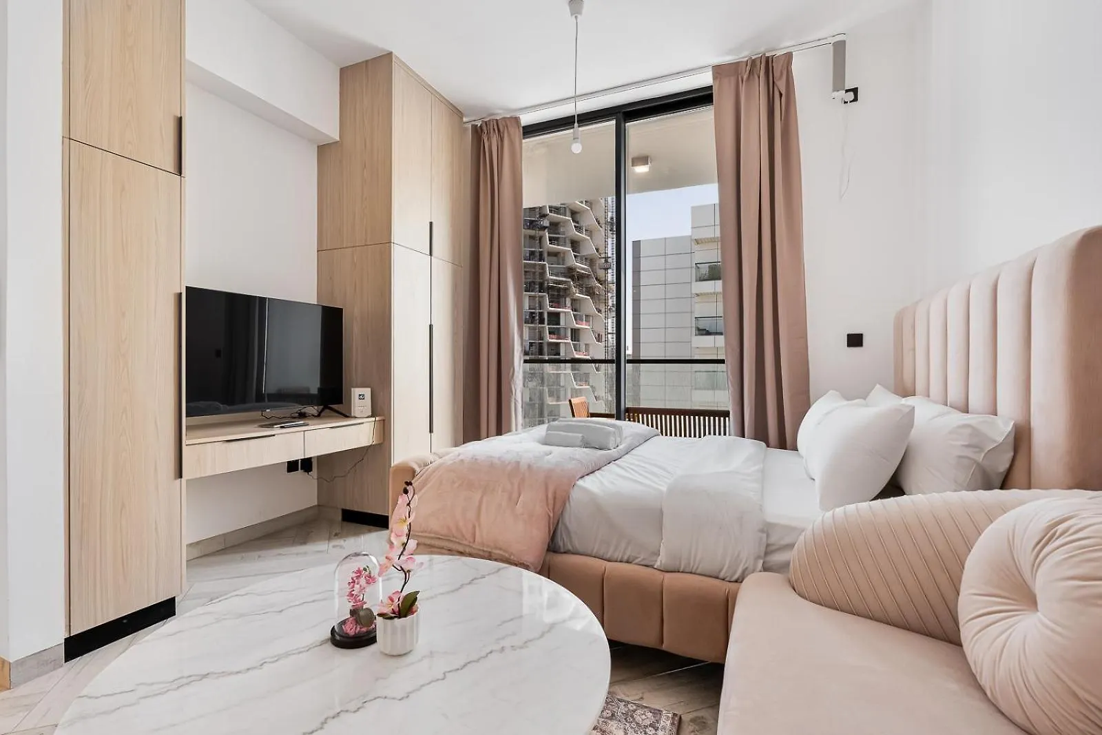 Stylish Studio Apt With Pool, Bbq Area & Playground Dubai Apartment